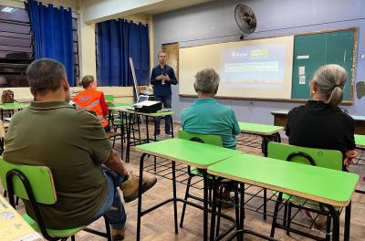 Ação da equipe do Trabalho Técnico Social do Dmae busca conscientizar comunidade local sobre obras na região