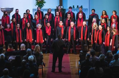 Formado por 60 cantores o Coral apresentará um programa variado que contempla obras eruditas e populares