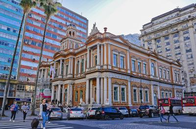 Acendimento das luzes no Centro Histórico dá início ao Natal dos Encantos