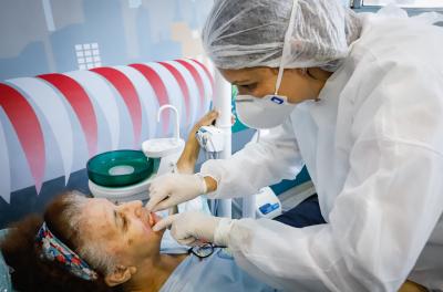 Prefeitura amplia oferta de próteses dentárias a pacientes da Capital