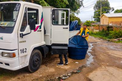 Prefeitura finaliza distribuição de caixas d'água e materiais no Morro da Cruz