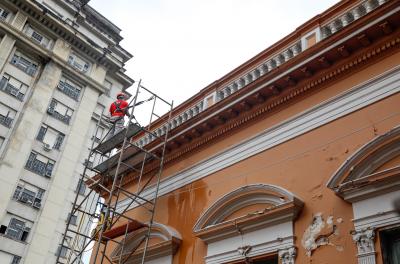 Começa montagem de andaimes para obra de revitalização do Paço Municipal