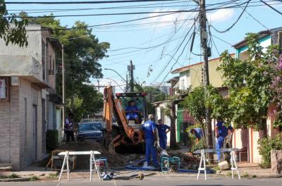 Foram substituídos mais de 13 mil metros de rede em pead no bairro Farrapos.