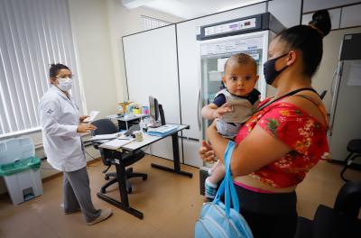 Ministério da Saúde atualiza critérios para vacinação de bebês e crianças contra Covid-19
