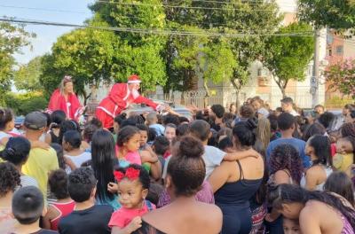 Praça México reúne a comunidade para festa do Natal dos Encantos