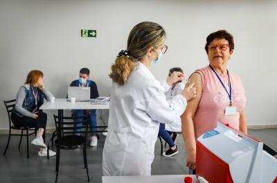 Vacinação contra Covid-19 e gripe segue nesta terça-feira na Capital