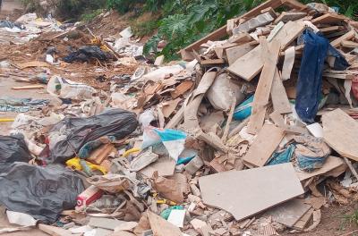 DMLU retira 12 toneladas de resíduos da Lomba do Pinheiro