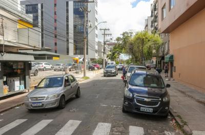 Dmae está substituindo 10km de redes de água da década de 70 na rua Açores e adjacências