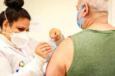 Vacinação contra Covid-19 e gripe segue nesta sexta-feira na Capital