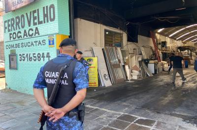 Dois ferros-velhos são interditados na região central 