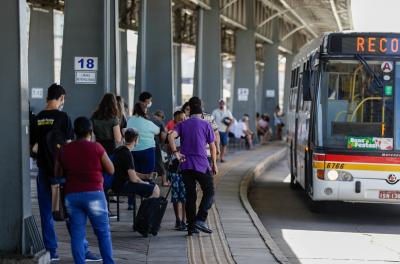 Prefeitura registra aumento no número de ônibus com ar-condicionado em operação