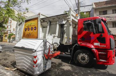 Coleta por contêineres é realizada na região central da Capital