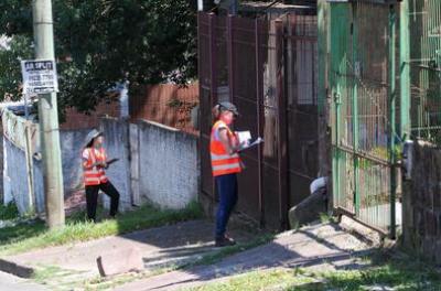 Trabalho Social do Dmae faz visitas na Lomba do Pinheiro