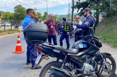 EPTC realiza operação com motociclistas 