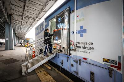 Unidade móvel de saúde estará em três bairros nesta semana