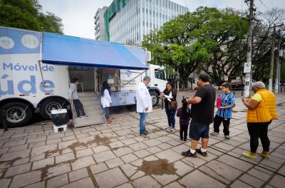 Unidade móvel de saúde estará em quatro bairros nesta semana