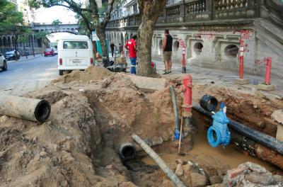 Dmae inicia conserto de rede pluvial na Borges de Medeiros nesta quarta-feira