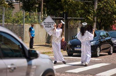 EPTC realiza ação de volta às aulas em escola privada 