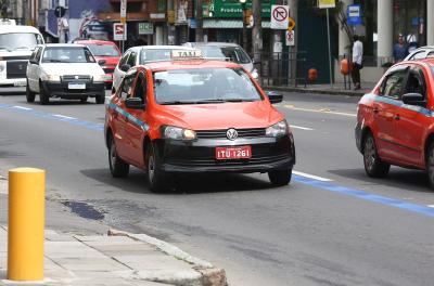 Taxis e vans escolares poderão aderir a parcelamento de taxa administrativa