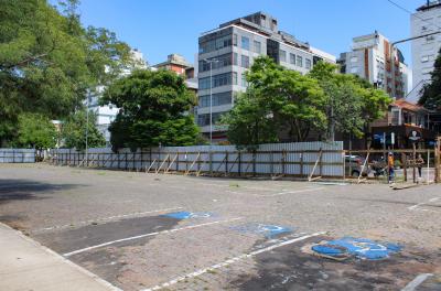 Obras de revitalização do lago bloqueiam acesso a estacionamento do Parcão