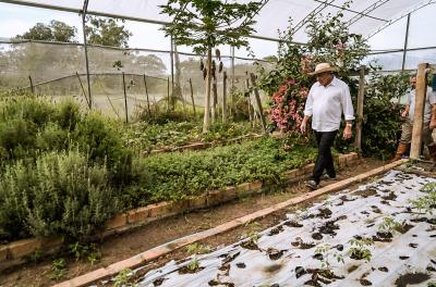 Prefeito vistoria serviços aos produtores afetados pela estiagem