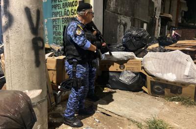 Operação percorre ferros-velhos que funcionam no perÃodo noturno em Porto Alegre