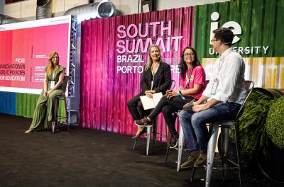 Painel com Renata Bäuerle, supervisora técnica da Companhia de Processamento de Dados do Município (Procempa), com o tema "FICAI - Innovation in Public Policies for Education", no espaço Corner Stage, durante o primeiro dia do South Summit Brazil 2023, nos pavilhões do Cais Mauá, bairro Centro Histórico, na capital gaúcha. 