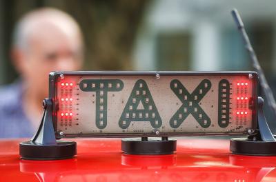 EPTC divulga mudanças em contratos de publicidade de táxis