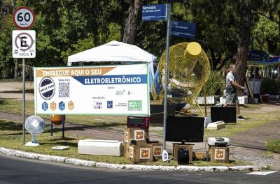 Drive-thru de coleta de resíduos eletrônicos ocorre neste sábado no Parcão