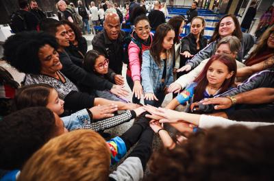 Alunos da única escola brasileira a disputar o mundial de robótica embarcam para os Estados Unidos