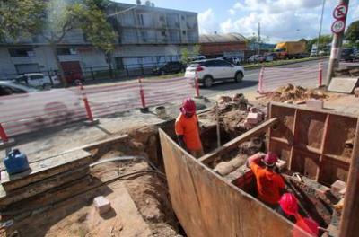 Obra da adutora de sucção da Ebat Ouro Preto