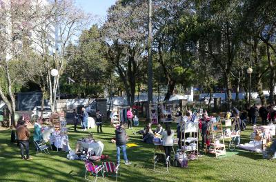Jardim do Dmae recebe feira de bazar na véspera do Dia das Mães