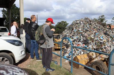 Prefeitos de praça conhecem Estação de Transbordo do DMLU