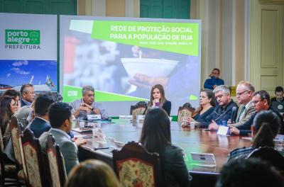 Representantes de poderes discutem ações para acolher pessoas em situação de rua