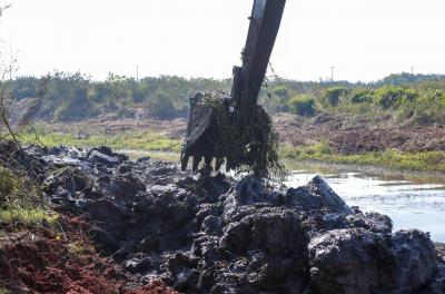 Dmae retira mais de 59 mil metros cúbicos de resíduos de arroios na zona Norte