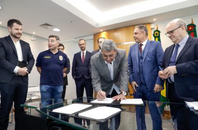prefeito sebastião melo assina termo de cooperação com o ministério público