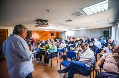 Prefeito reúne comitê gestor da Educação