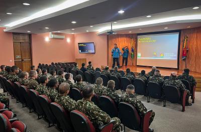 EPTC realiza palestra para orientar militares sobre ações no trânsito 