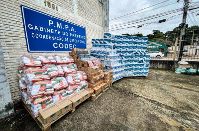 Prefeitura recebe doações para famílias atingidas pelas chuvas