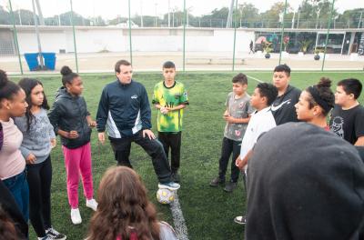 Lançado projeto que oferece aulas esportivas a meninos da Fasc e pessoas com deficiência
