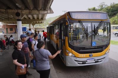 Prefeitura publica resolução que autoriza linhas de ônibus a circularem sem cobrador