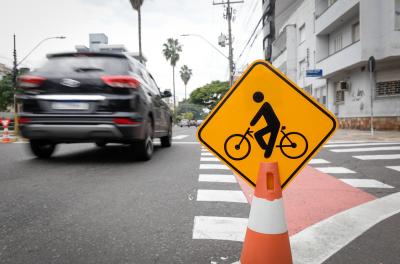 EPTC realiza ações educativas para orientar população sobre novas regras para bicicletas e ciclomotores