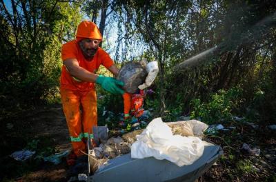 Mutirão de limpeza retira cerca de 30 toneladas de resíduos do bairro Mário Quintana