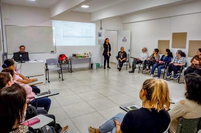 Curso de técnicas de meditação forma novos profissionais em Porto Alegre