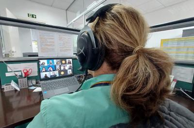 Jacqueline Batista, articuladora social do Projeto Pescar e idealizadora do Pescador de Sonhos no encontro com os novos mentores voluntários do Projeto Pescar