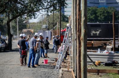 Acampamento Farroupilha: começa a montagem dos piquetes no Harmonia