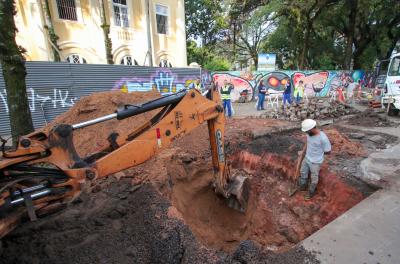 Conserto emergencial em rede de esgoto segue nesta semana