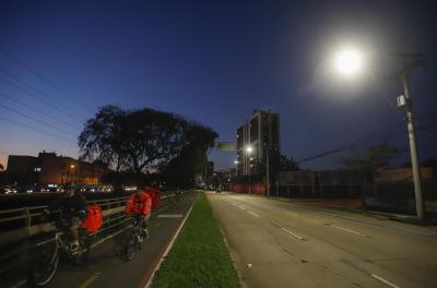 Modernização da iluminação pública ultrapassa os 113 mil pontos em Porto Alegre 