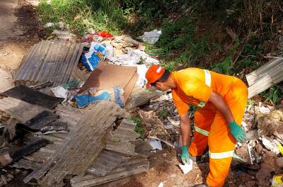 DMLU retira 14 toneladas de resíduos em limpeza na Lomba do Pinheiro