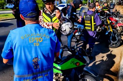 EPTC realiza ação de educação para o trânsito com motociclistas 